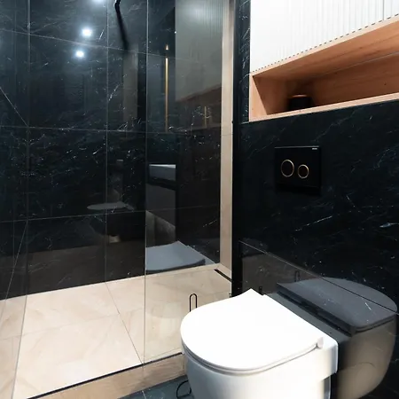 Jacuzzi A&j Aparts דירה גדינייה